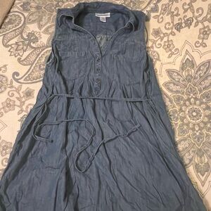 Motherhood Maternity chambray sleeveless shirt